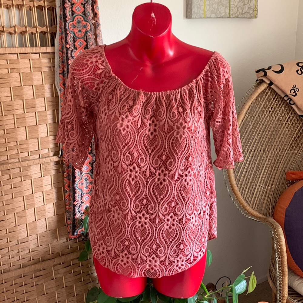 S/M  lace overlay top